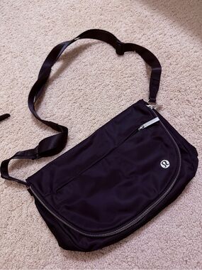 Lululemon Athletica Messenger Bag for Sale up to 90% Off: Poshmark Lululemon Athletica Messenger Bag for Sale up to 90% Off: Poshmark